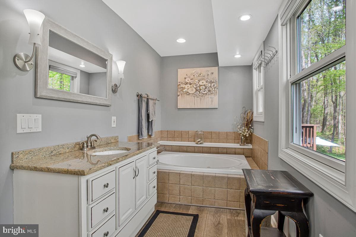 1486 Kingsway Court photo 21