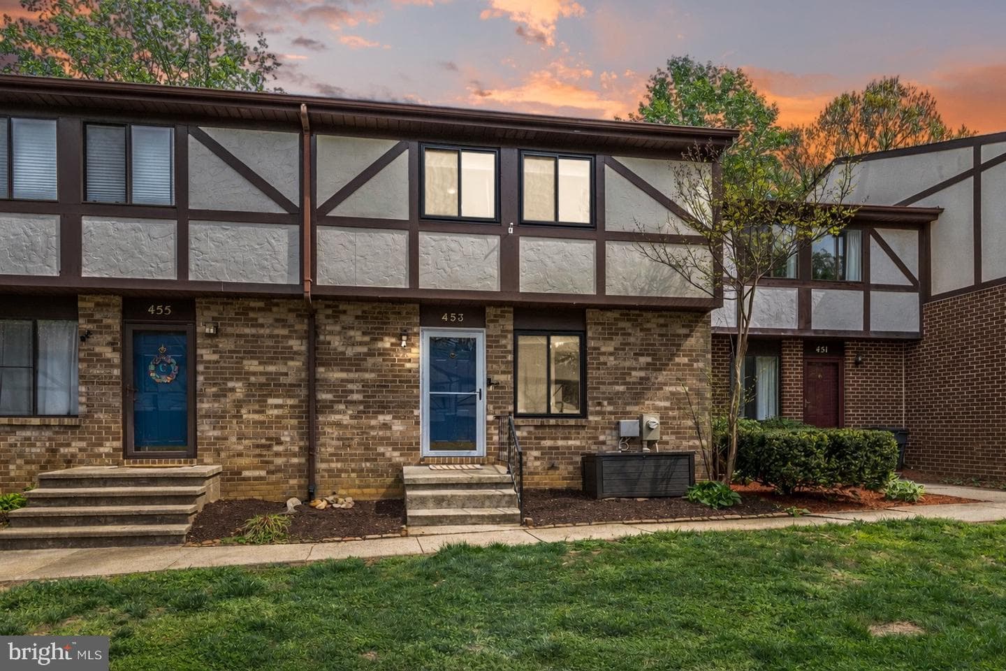 453 Knottwood Court photo 1
