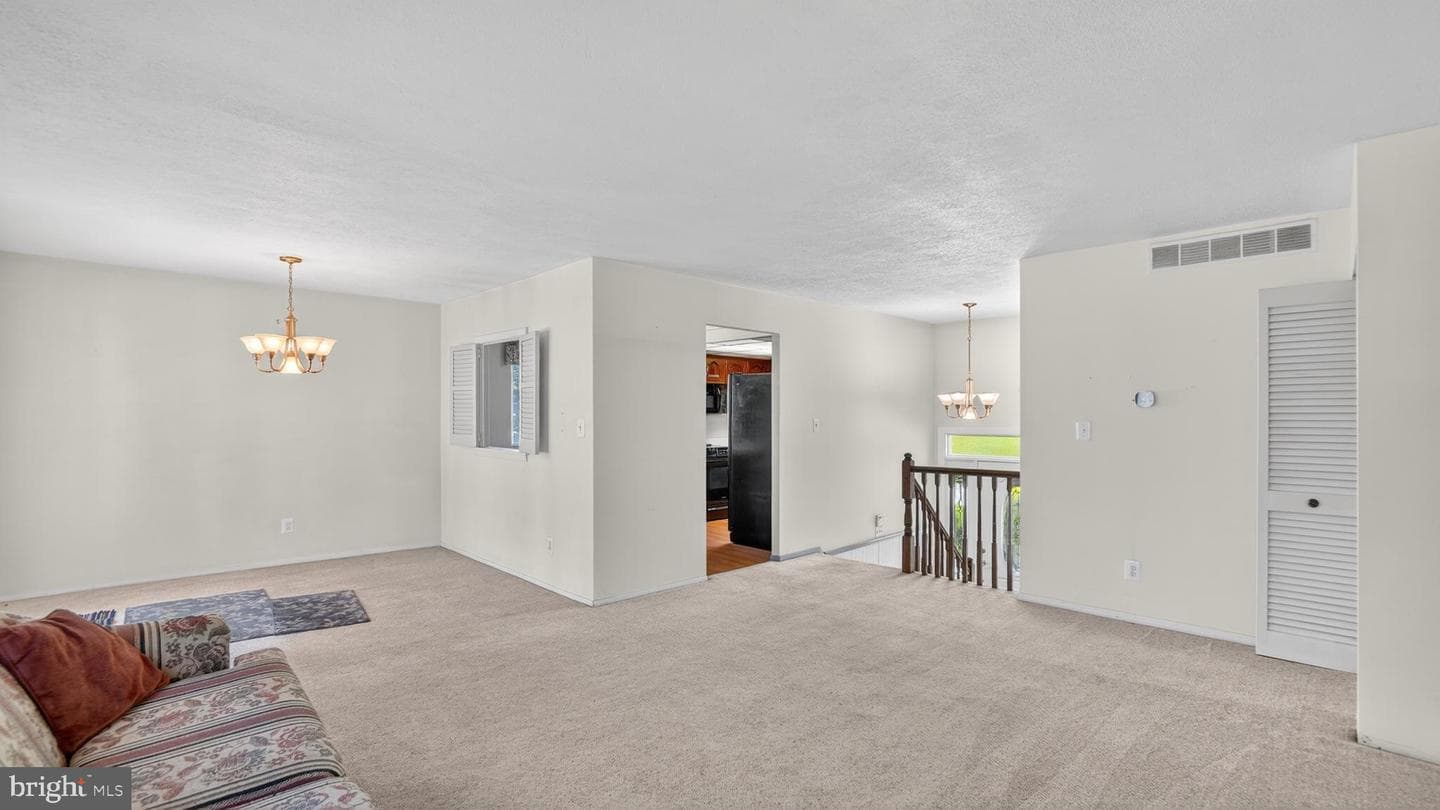 306 Shetlands Lane photo 14