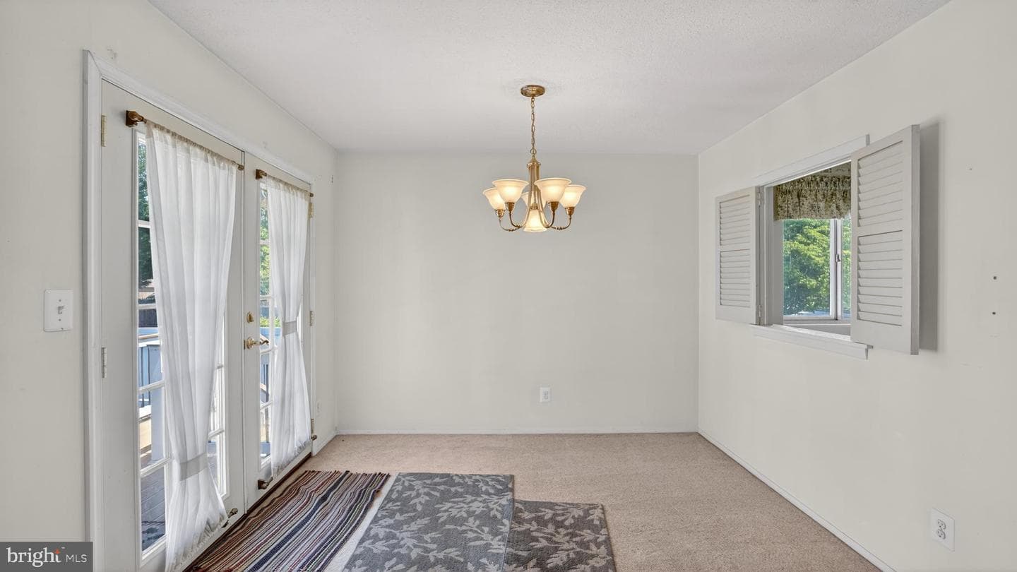 306 Shetlands Lane photo 16