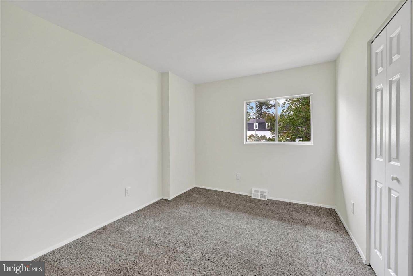 304 Lionsheart Glen photo 11
