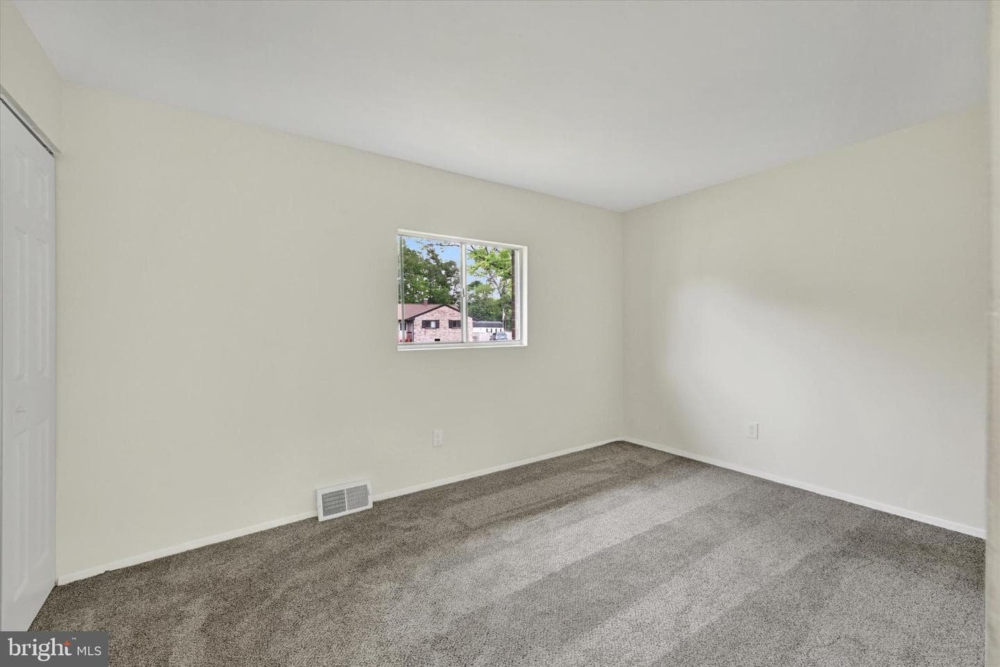 304 Lionsheart Glen photo 12