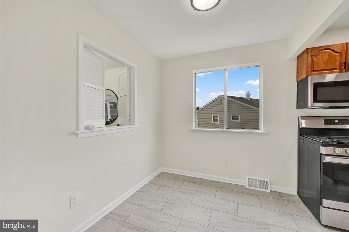304 Lionsheart Glen photo 6