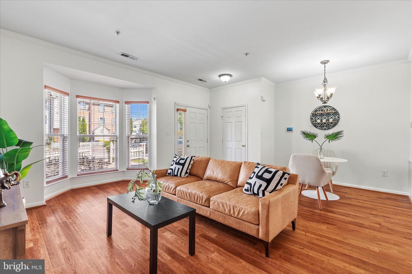 1929 Gardenia Court photo 4