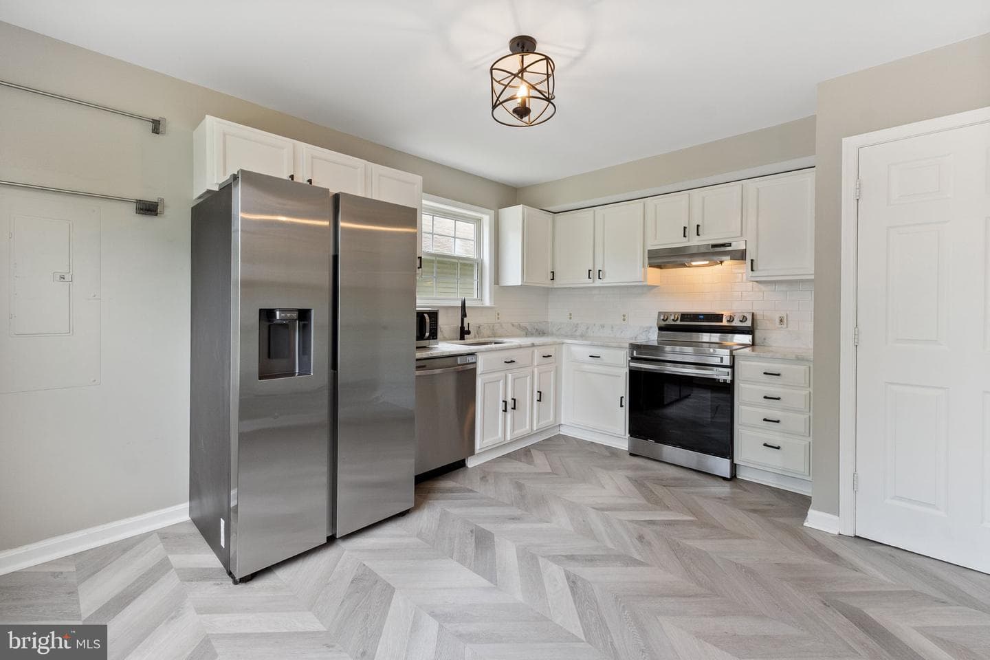 1527 Lincoln Road photo 4