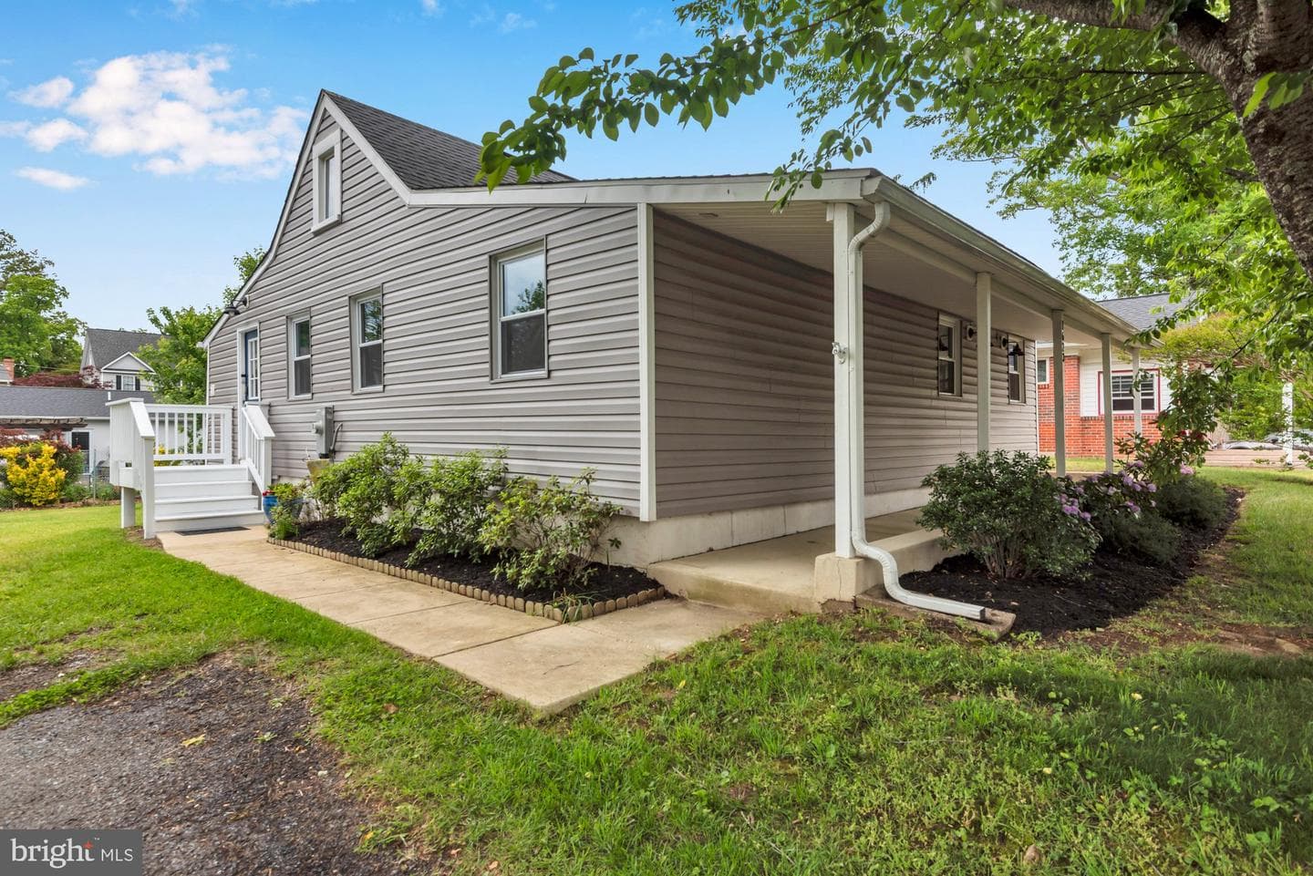1623 Riverdale Dr