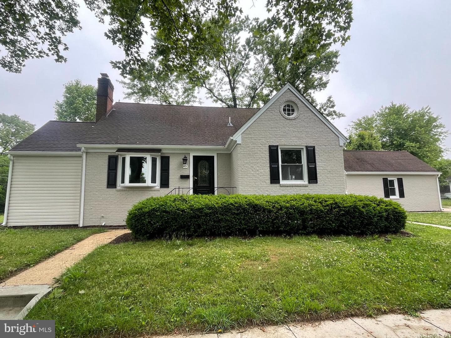 401 Forest View photo 1