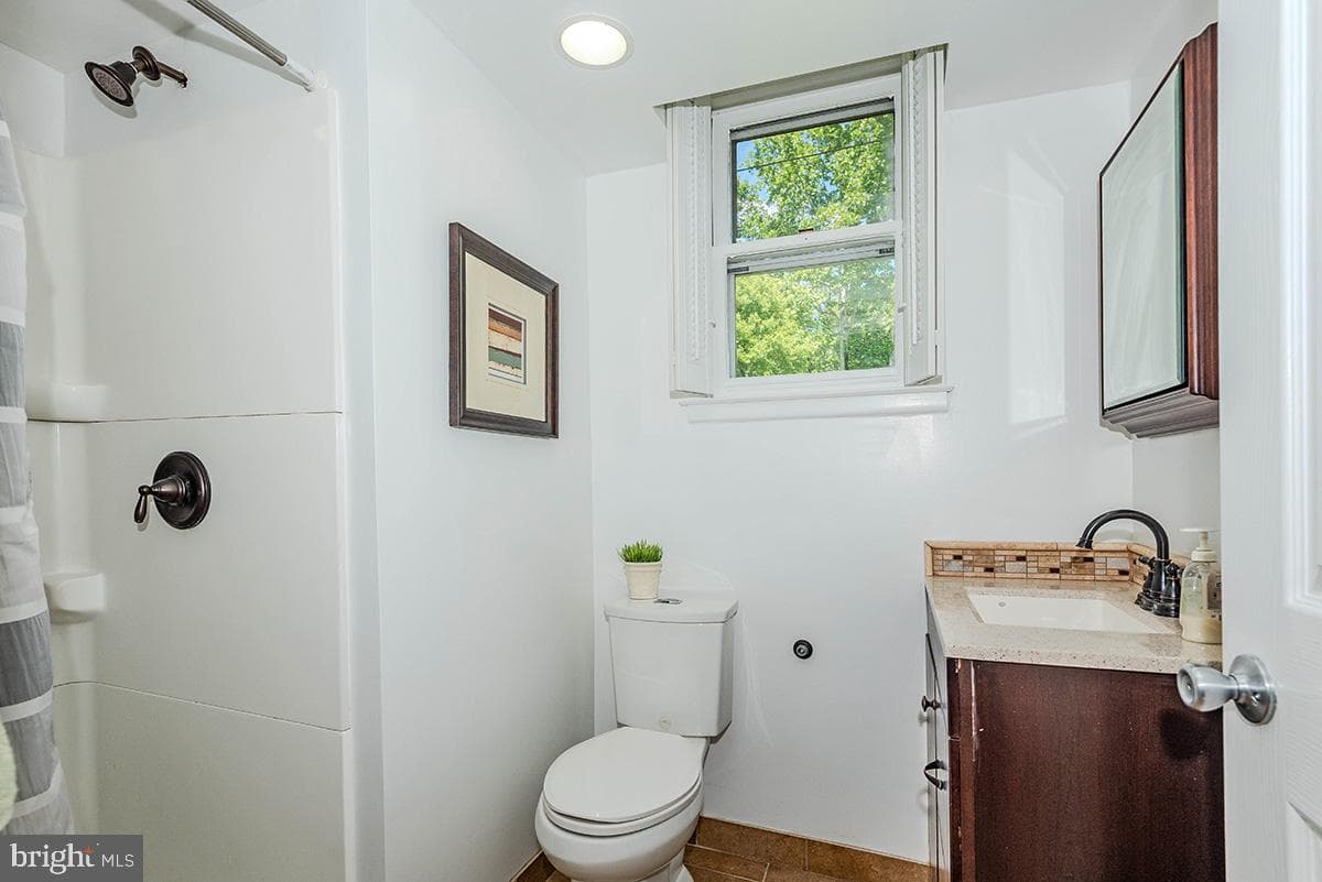 149 Northway photo 31