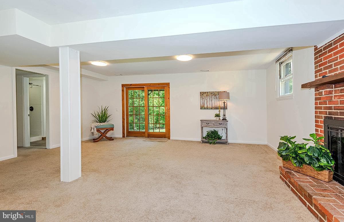 149 Northway photo 36