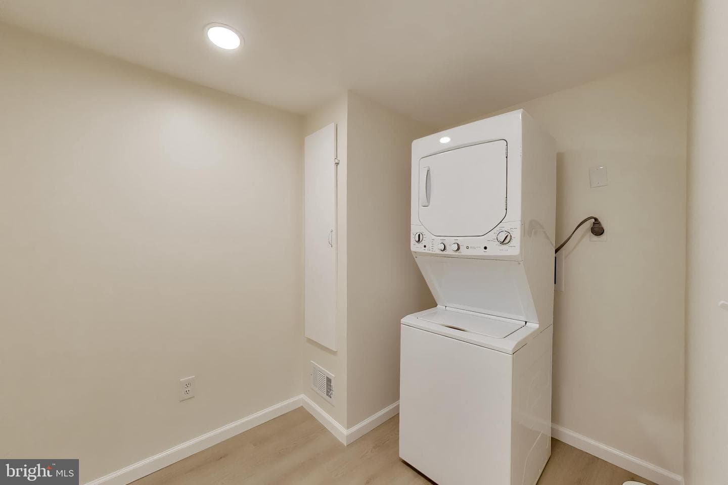 1242 Cedarcliff Drive photo 32