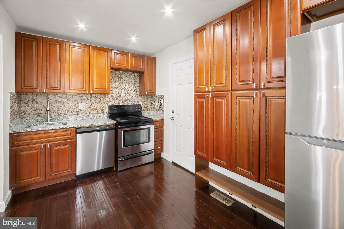 8219 Tomlinson Court photo 14