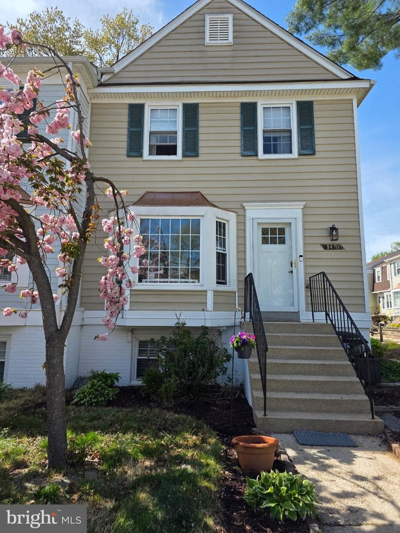 1476 Lowell photo 3