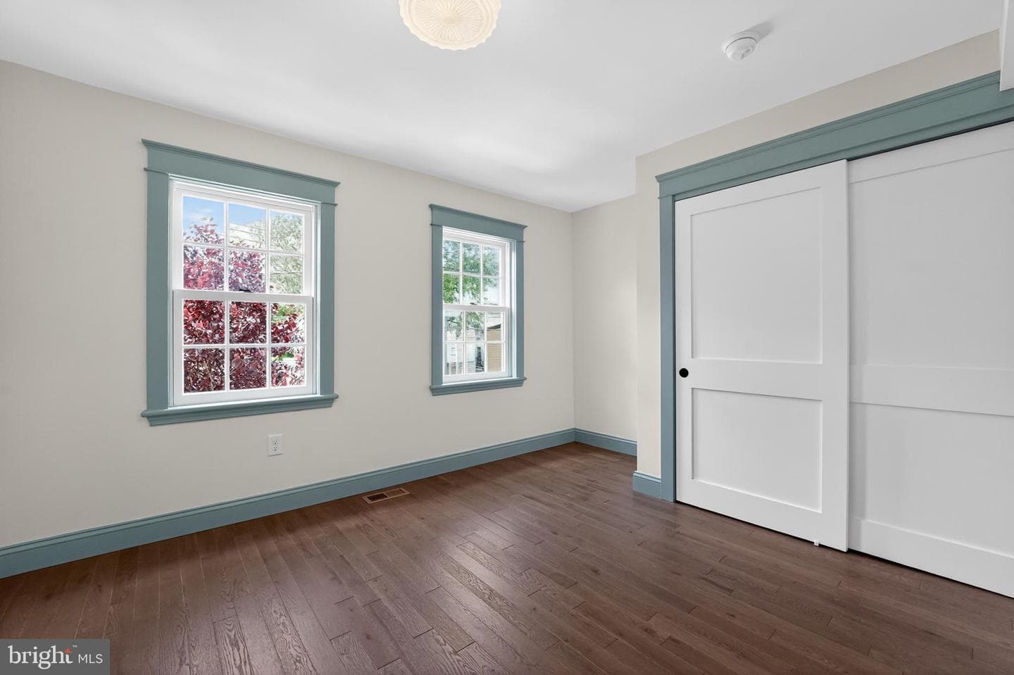 9 College Avenue photo 20