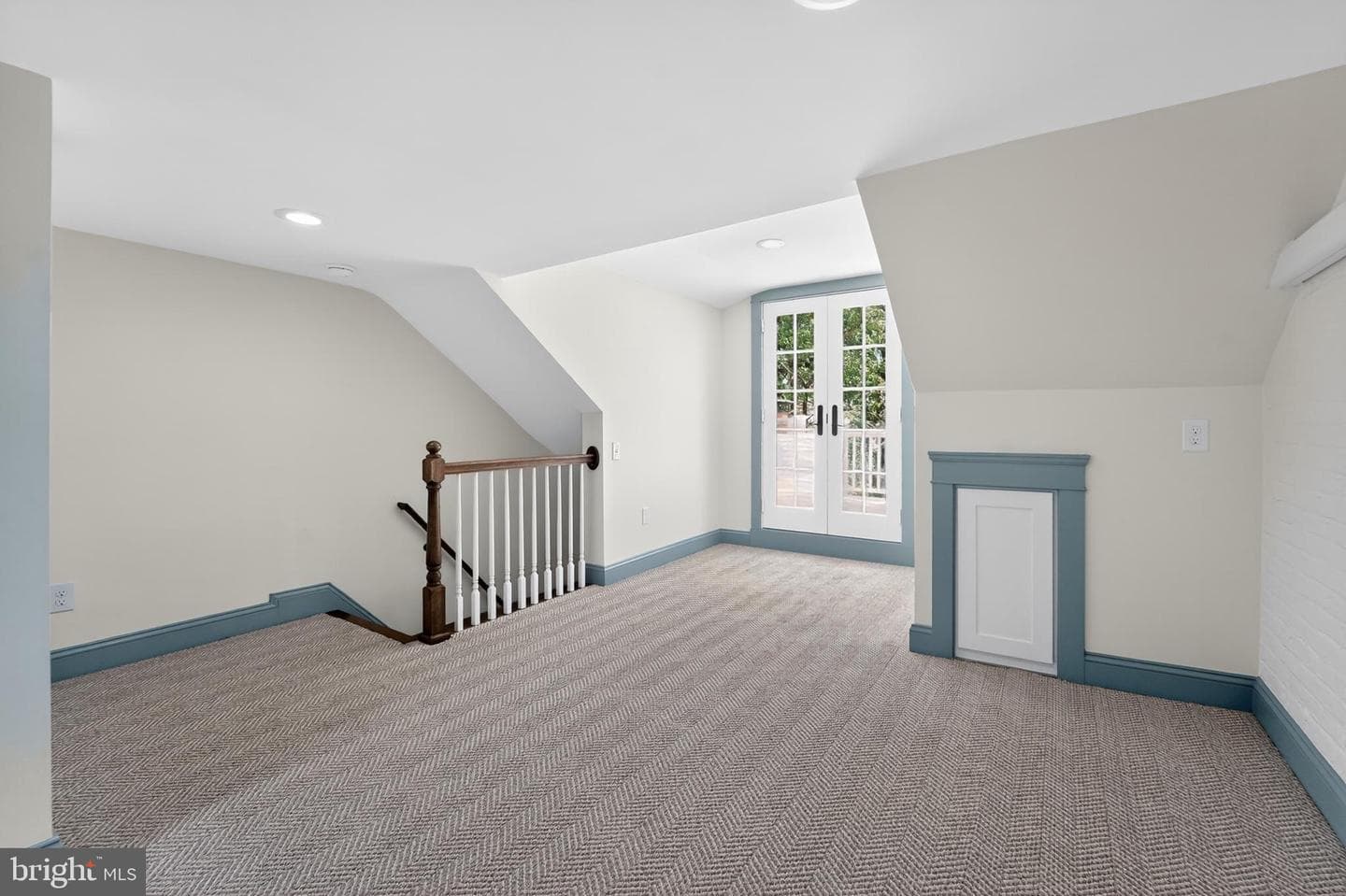 9 College Avenue photo 32