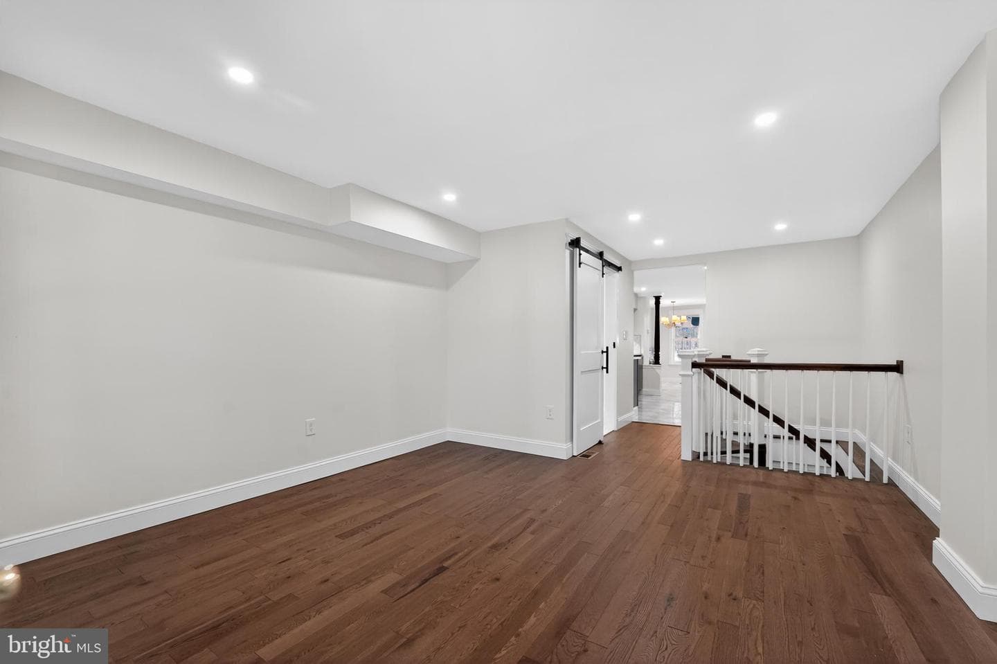 9 College Avenue photo 40