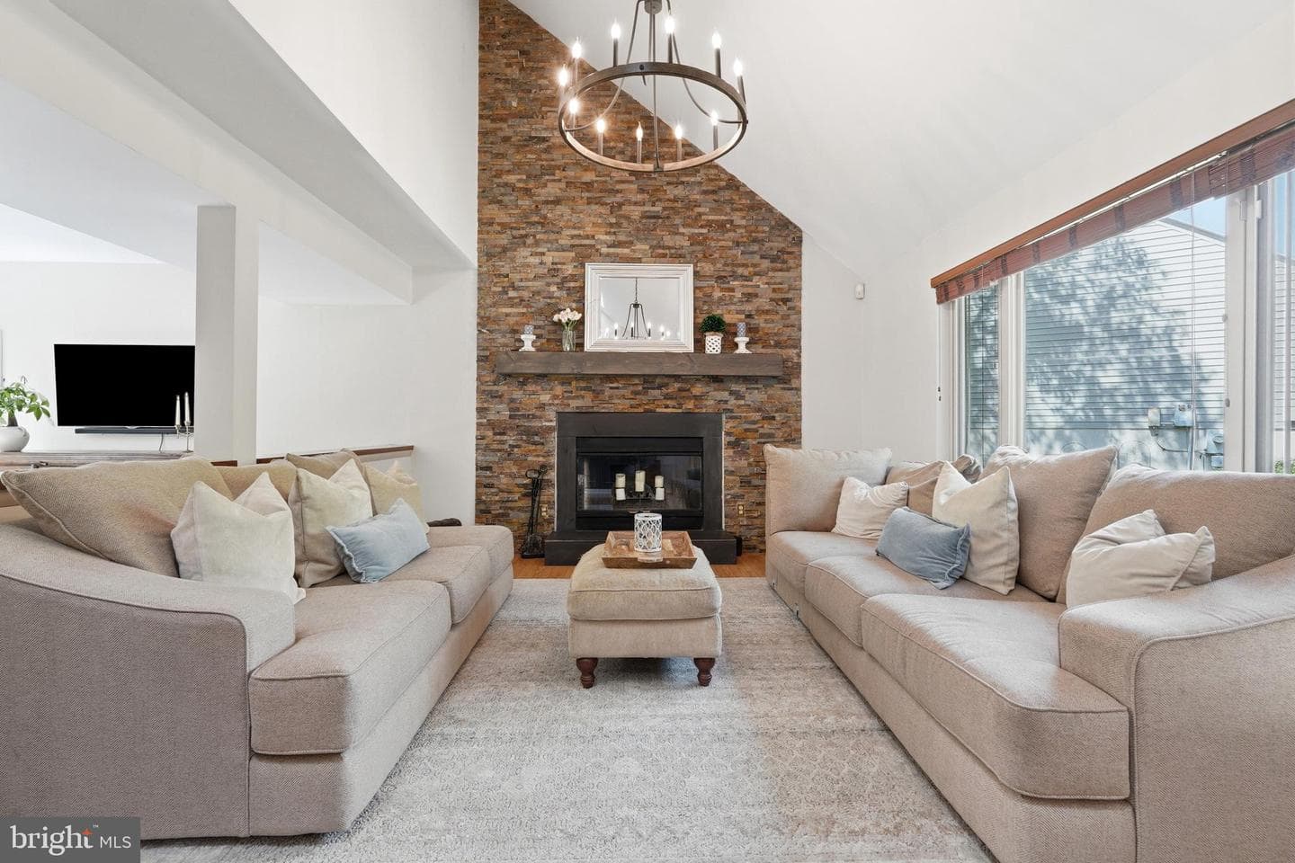 279 Capote Court W photo 4