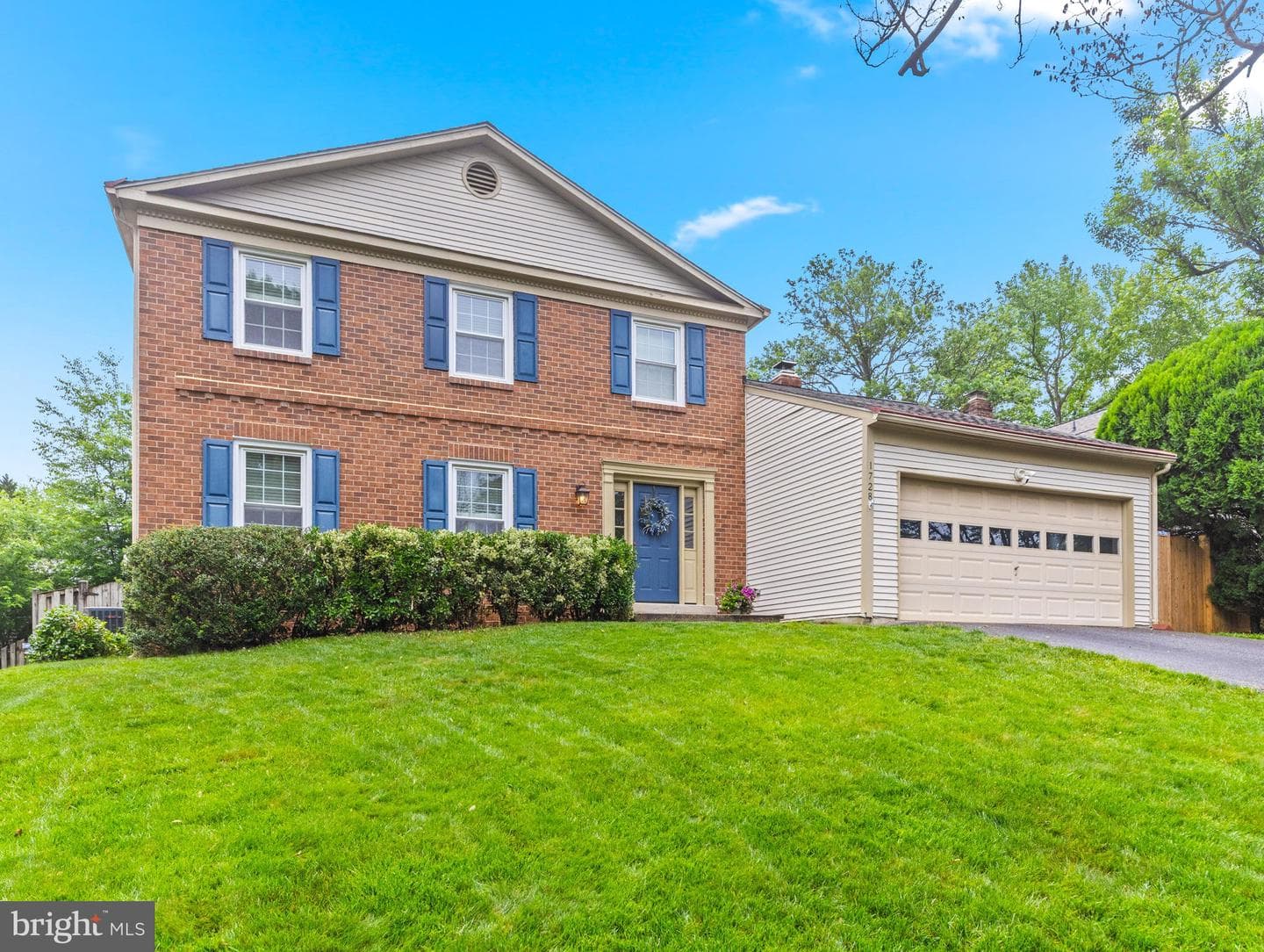 1728 Mayfair Place photo 3