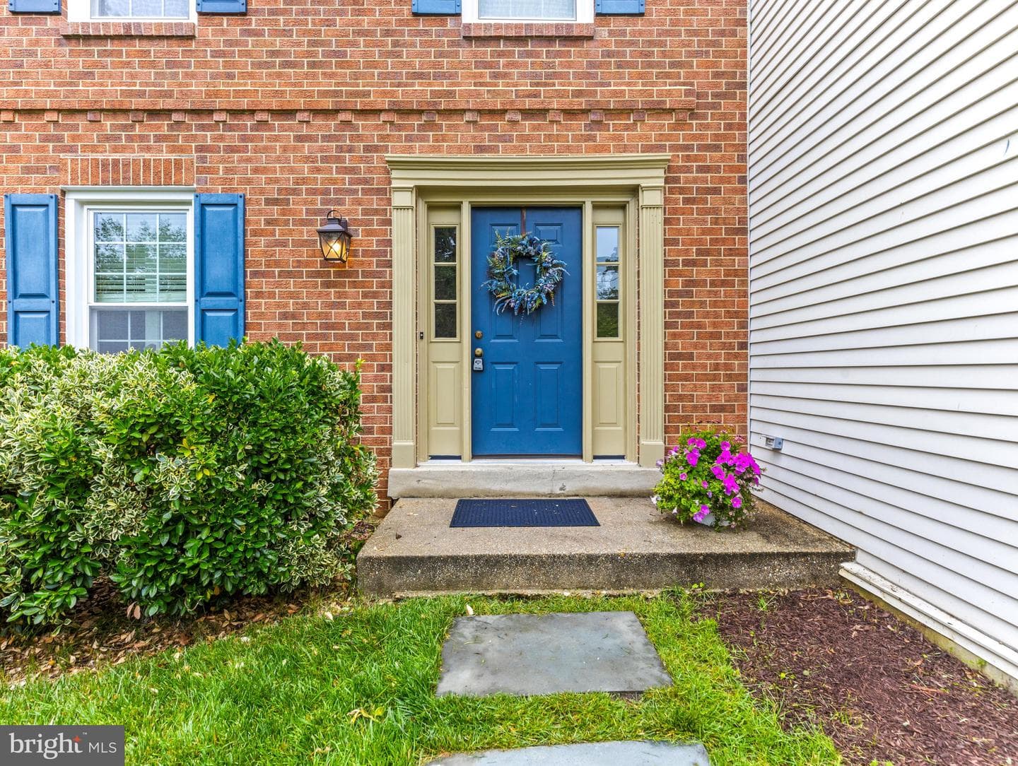 1728 Mayfair Place photo 4