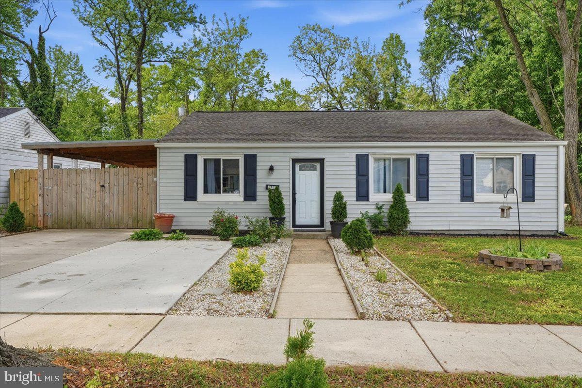 1715 Saunders Way photo 1