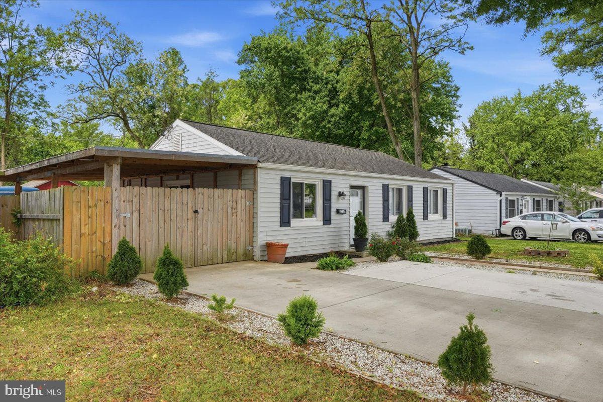 1715 Saunders Way photo 6