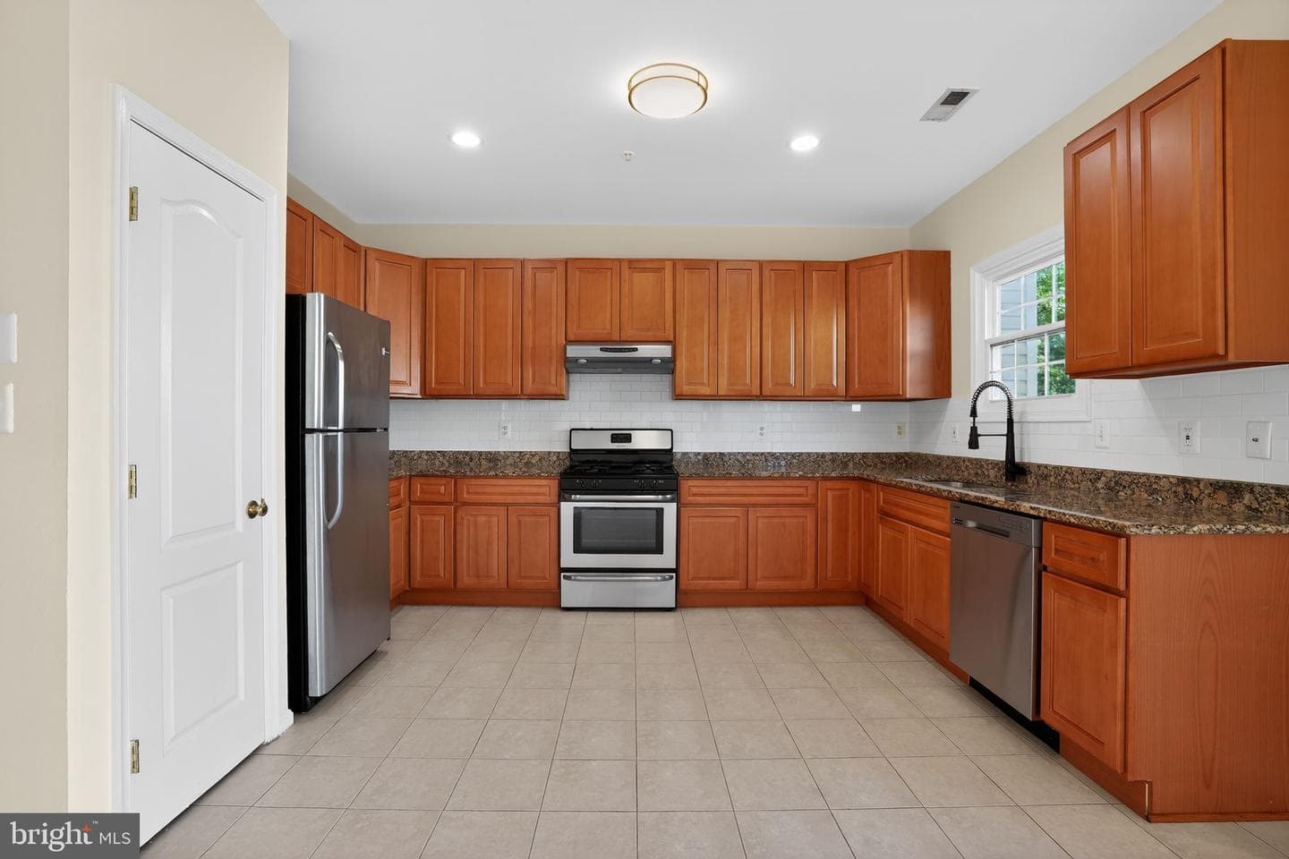 7706 Periwinkle Way photo 7