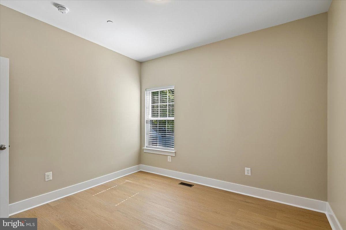 7784 Lakeland Avenue photo 13