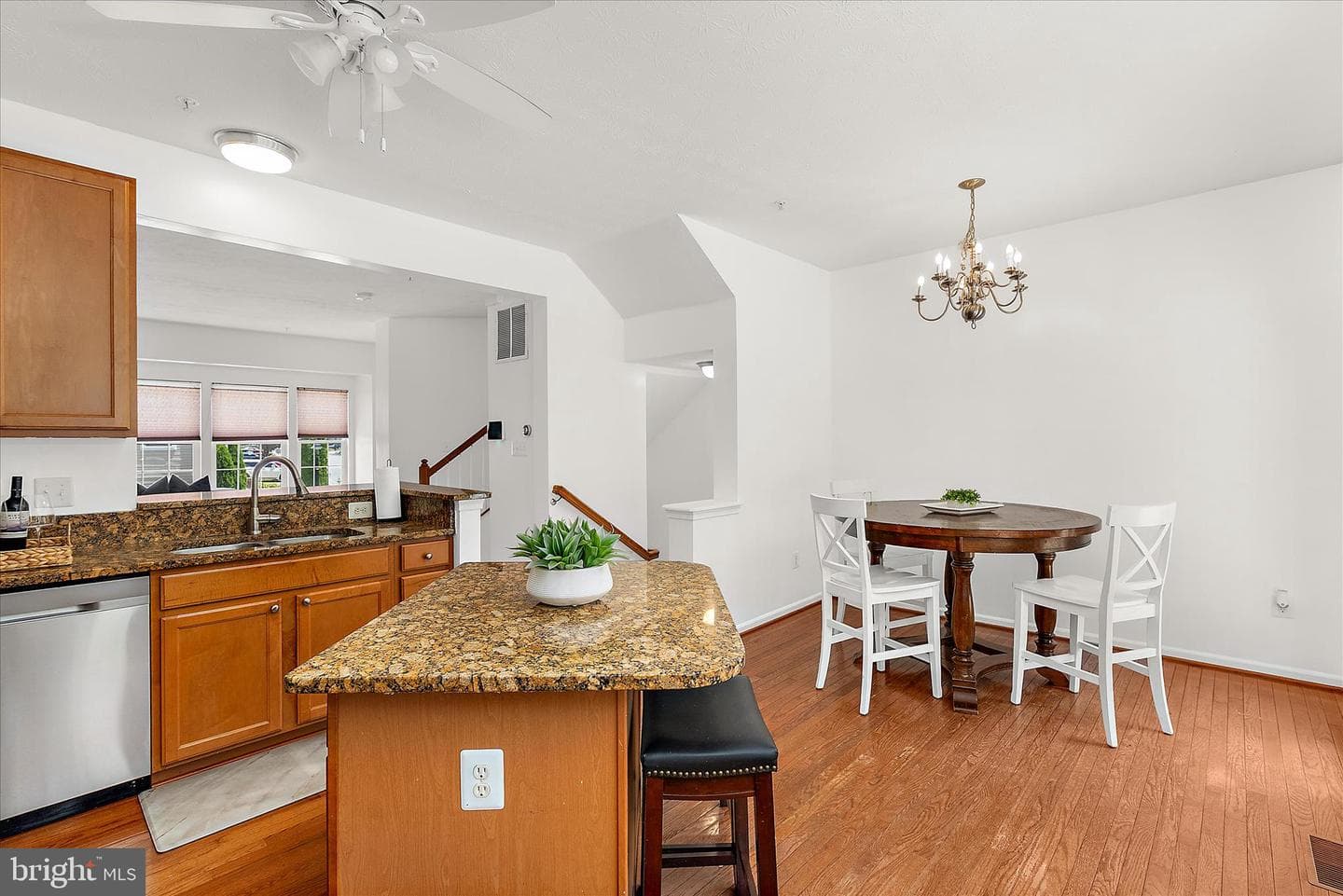 7214 Mockingbird Cir photo 10