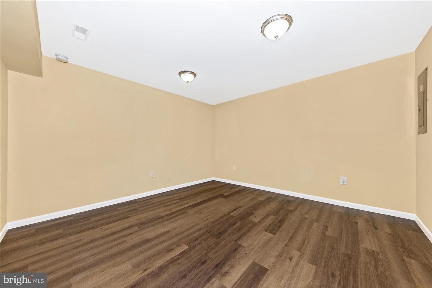 8232 Lyndhurst Street photo 35
