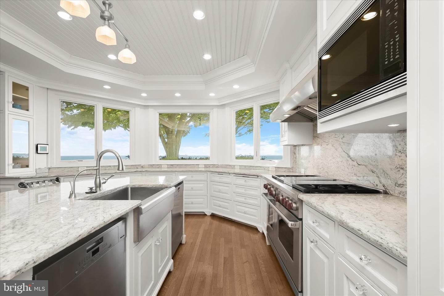 747 Bywater Road photo 39