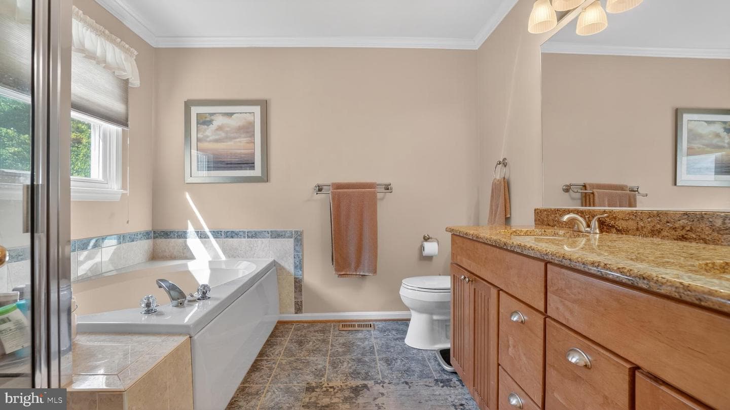 1120 Charing Cross Drive photo 32