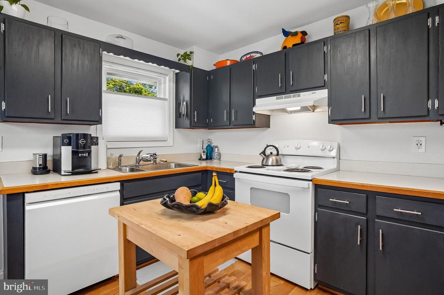 422 First St photo 7