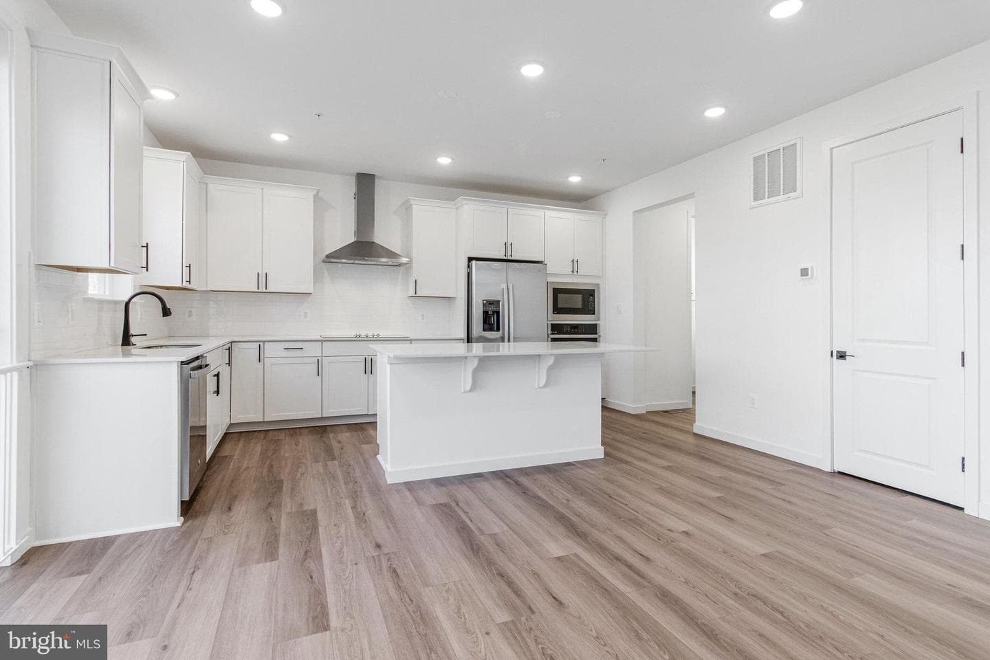 5722 Howard Drive photo 6