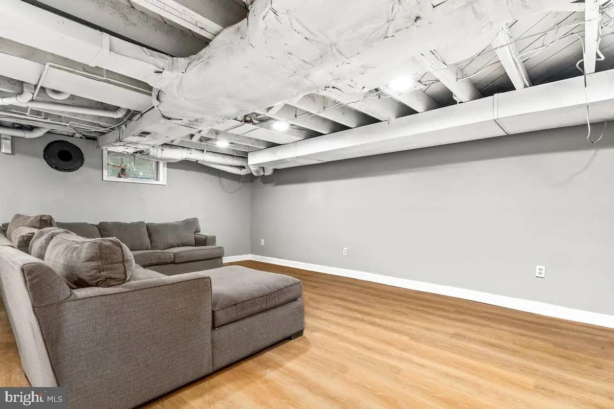 301 Beverley Place photo 17