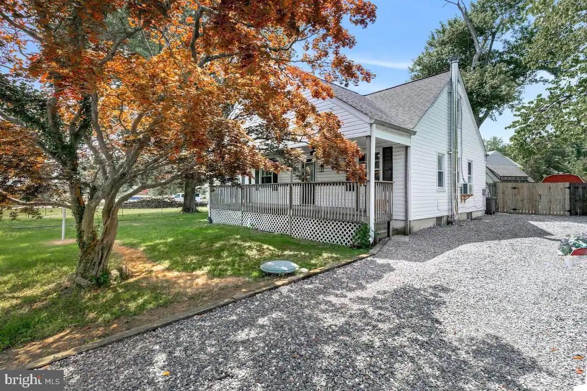 301 Beverley Place photo 25