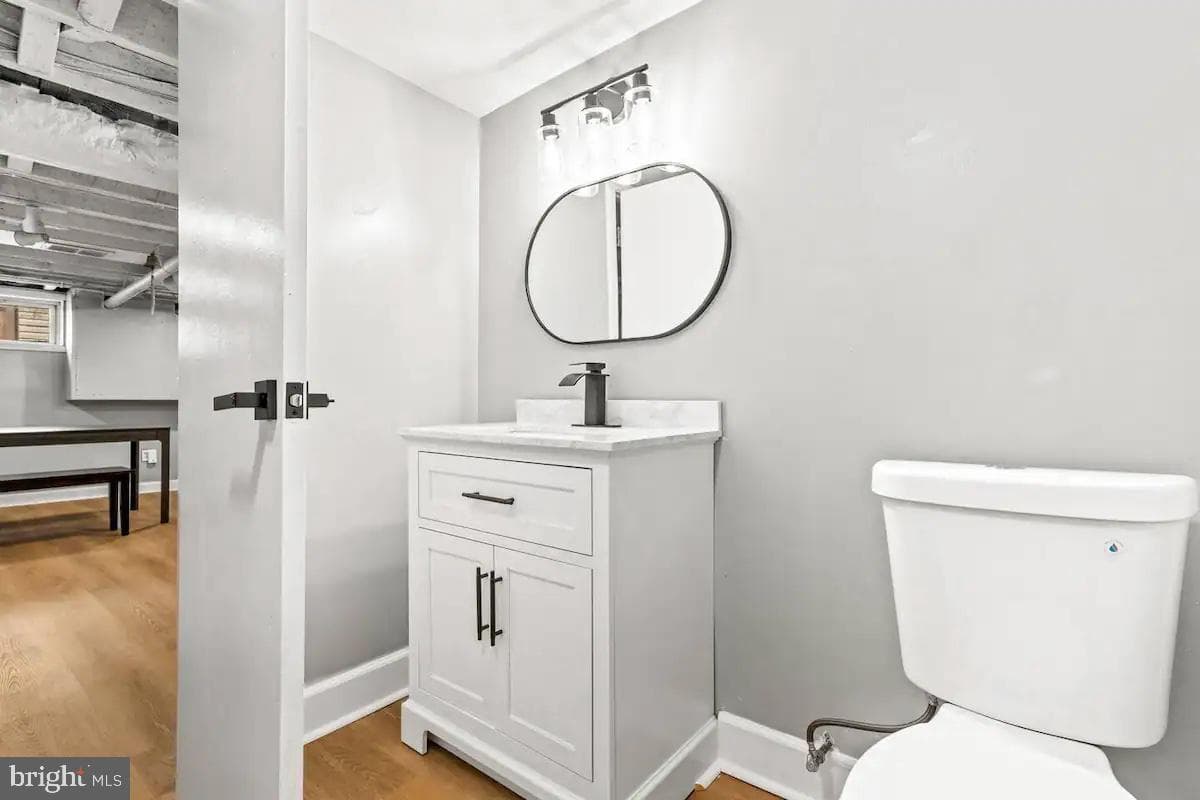 301 Beverley Place photo 9