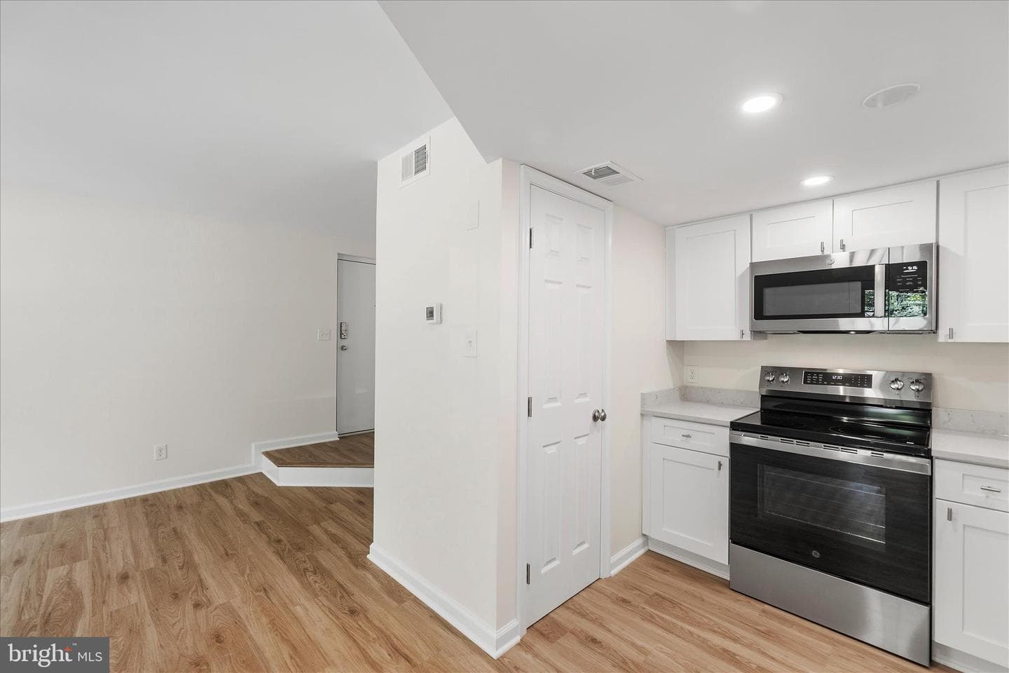 604 Newbridge Court #3-604 photo 13