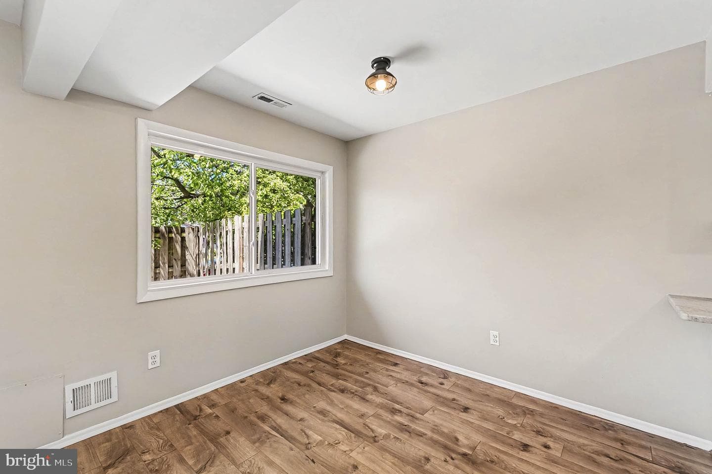 1912 Tupello Place photo 10