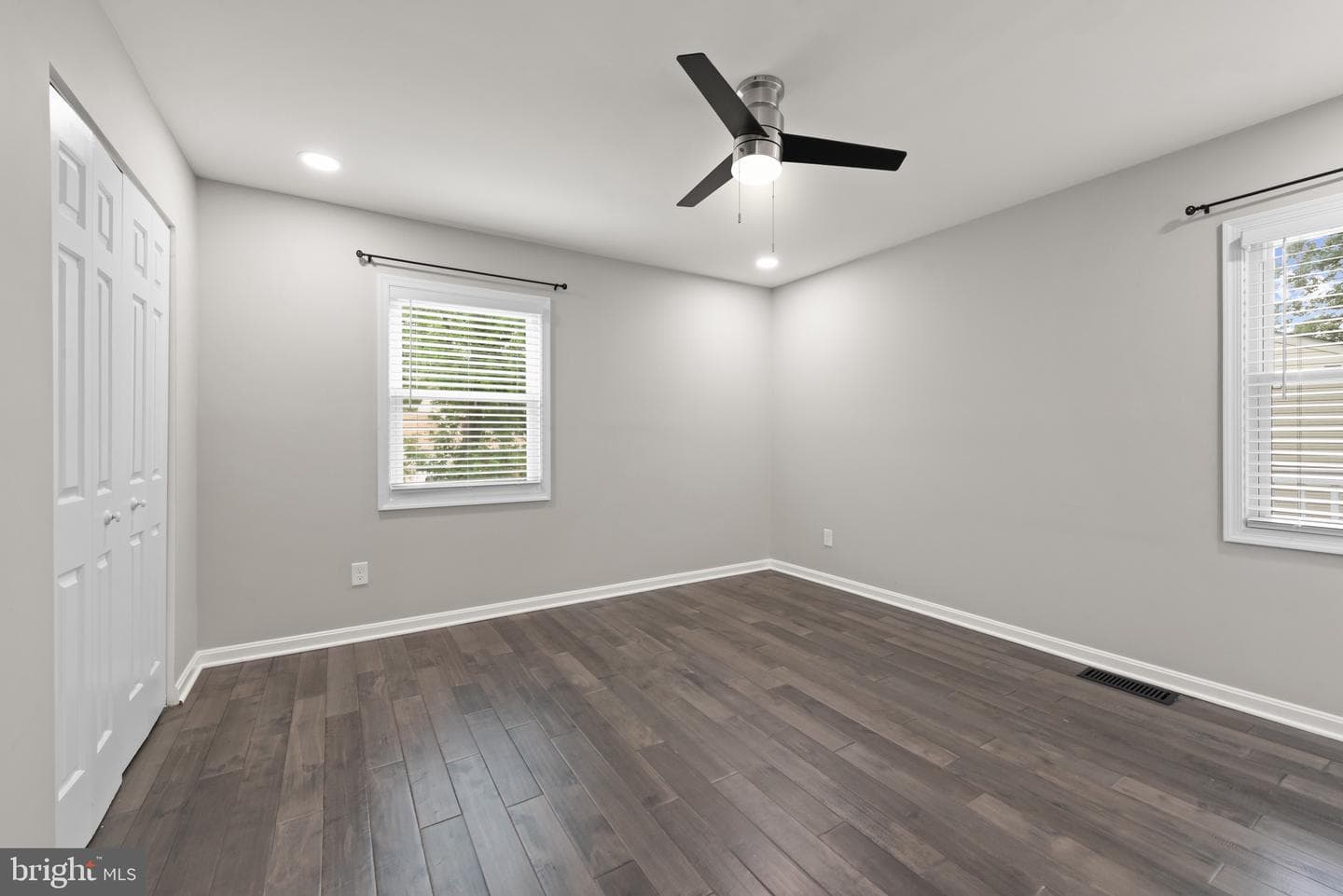 481 Eastwood Court photo 16