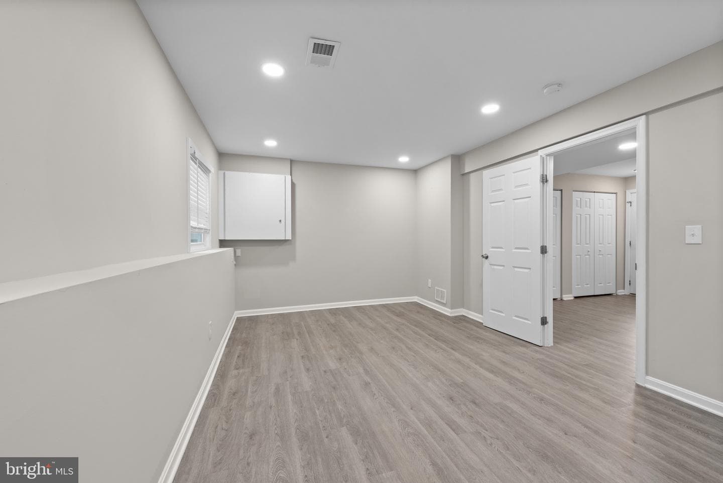 481 Eastwood Court photo 23