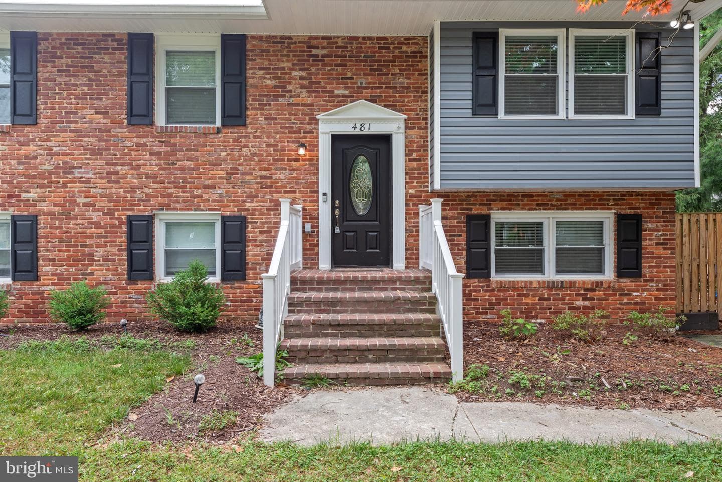 481 Eastwood Court photo 3