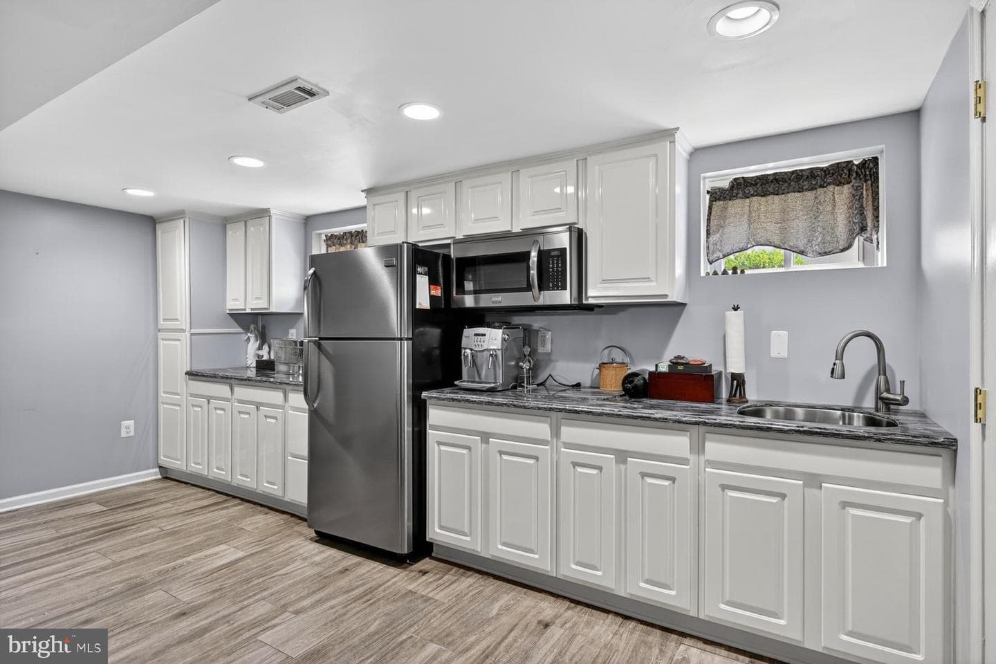 512 Riverside Drive photo 44