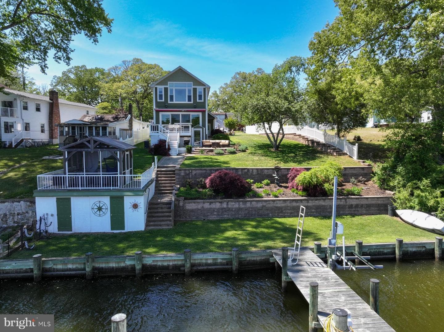 512 Riverside Drive photo 53