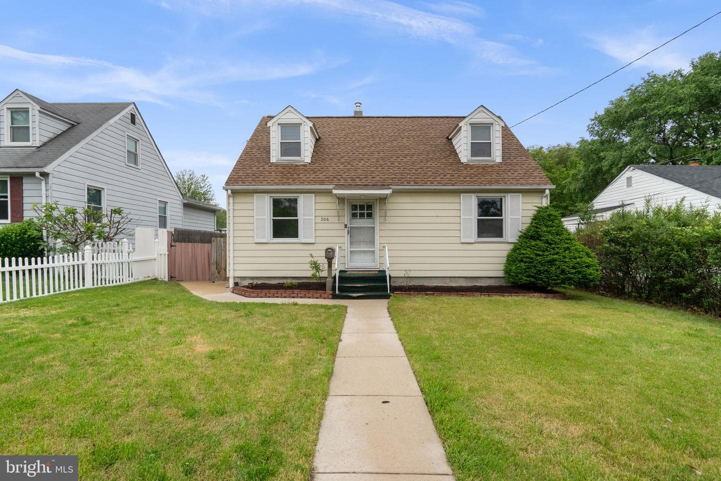 306 Vernon Ave photo 1