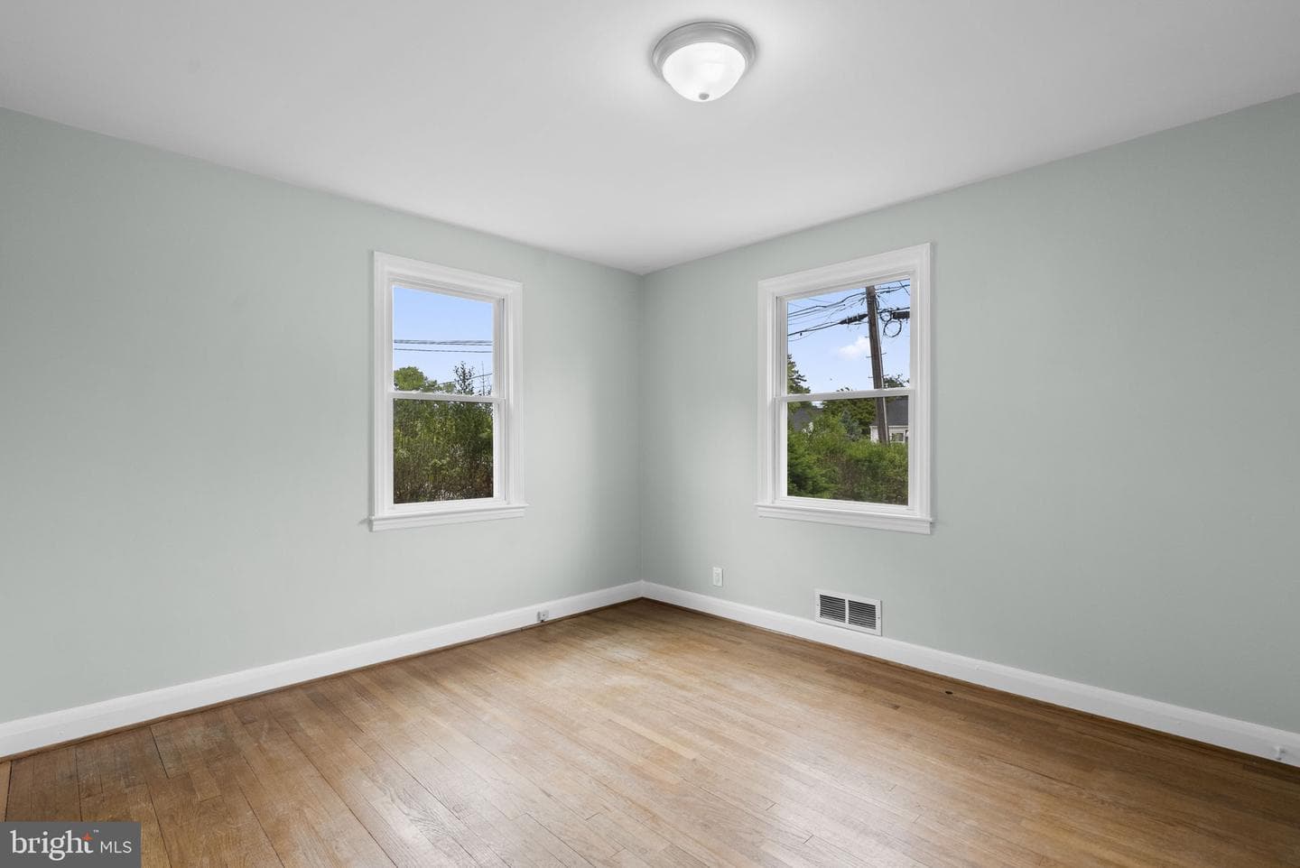 306 Vernon Ave photo 10