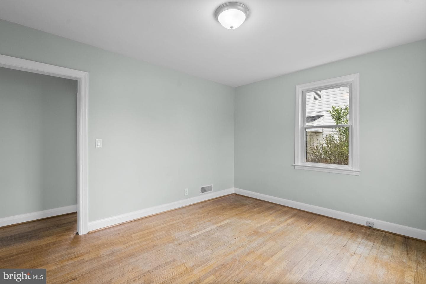 306 Vernon Ave photo 12