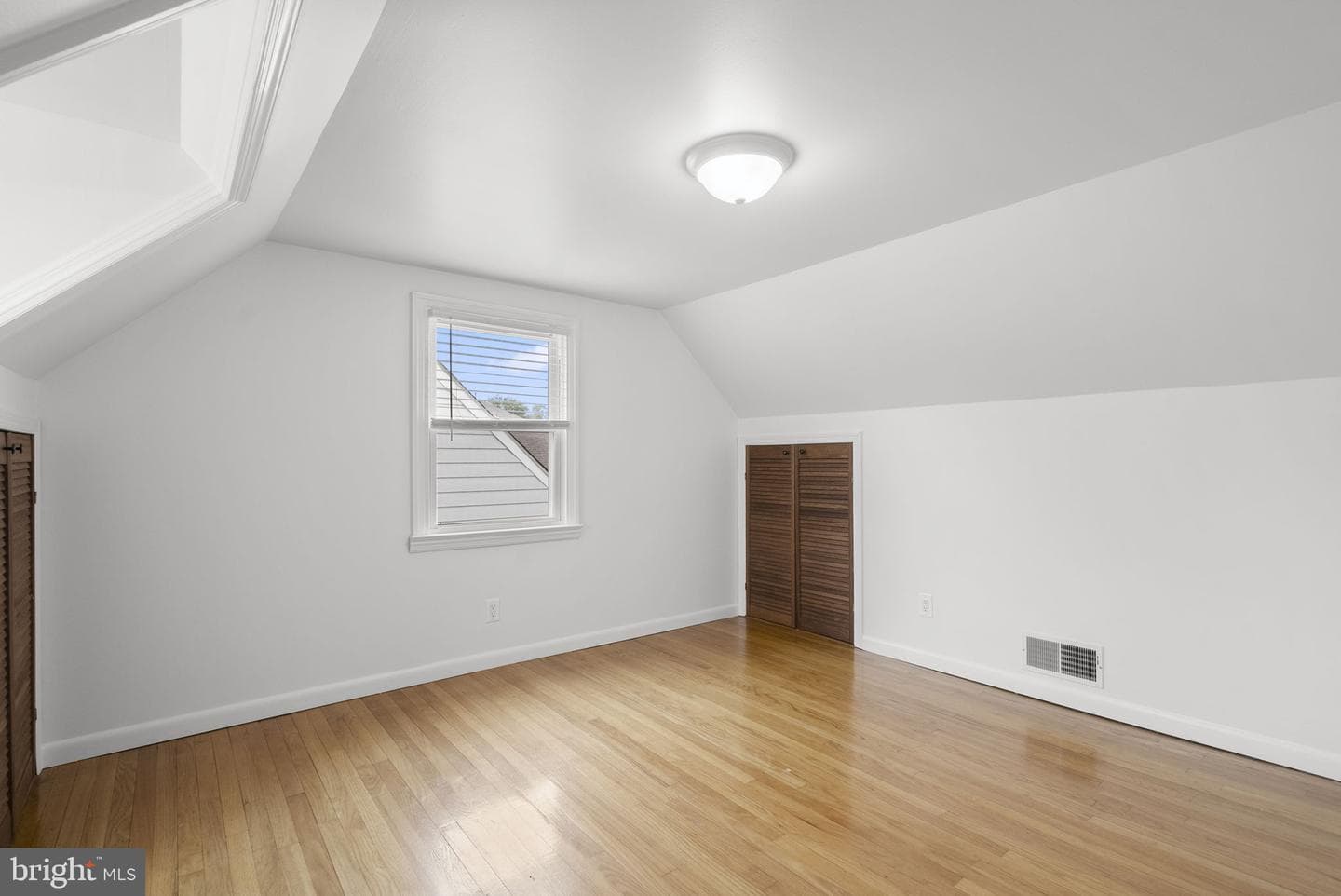 306 Vernon Ave photo 24