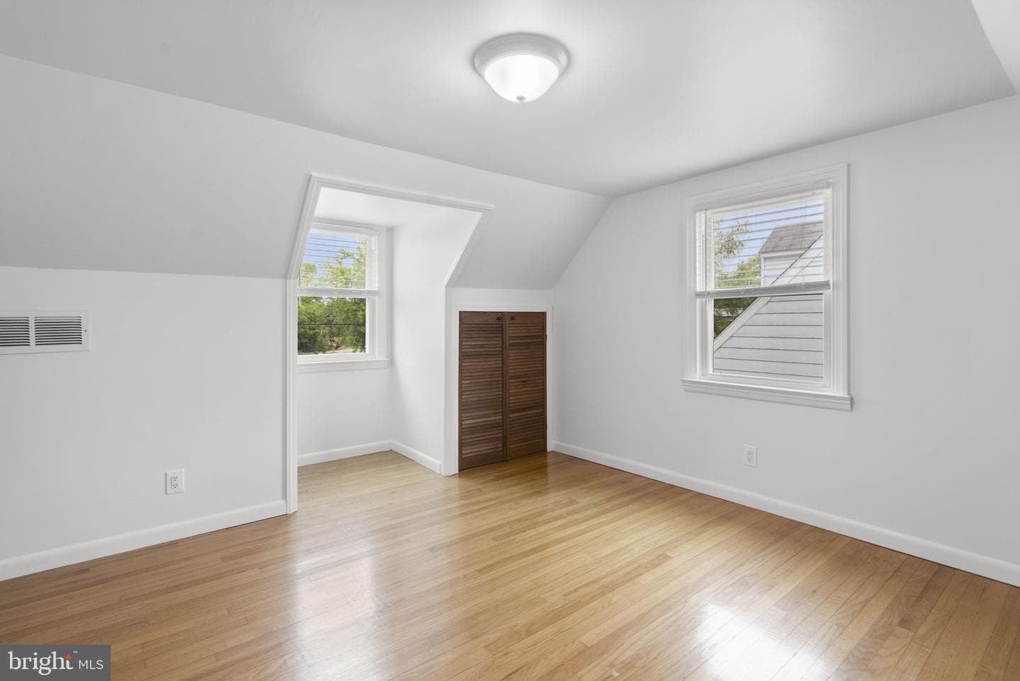 306 Vernon Ave photo 25