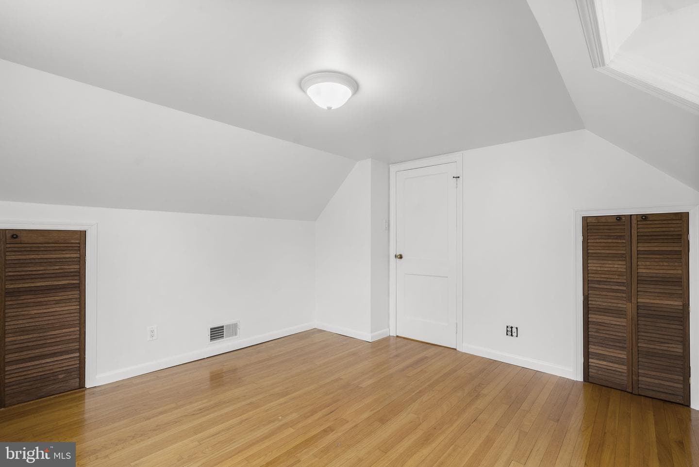 306 Vernon Ave photo 26