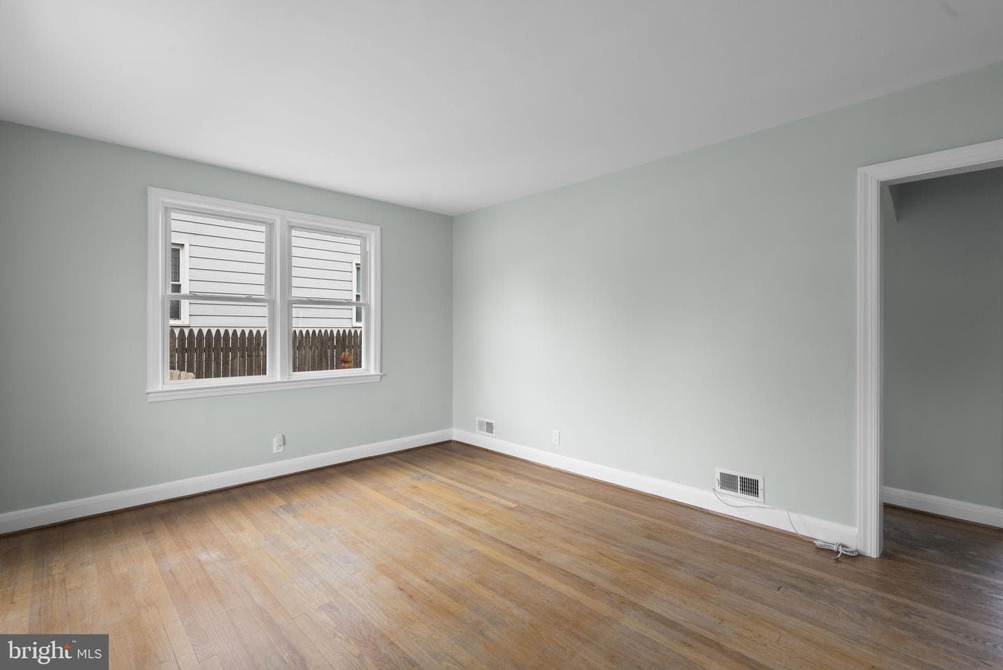 306 Vernon Ave photo 5
