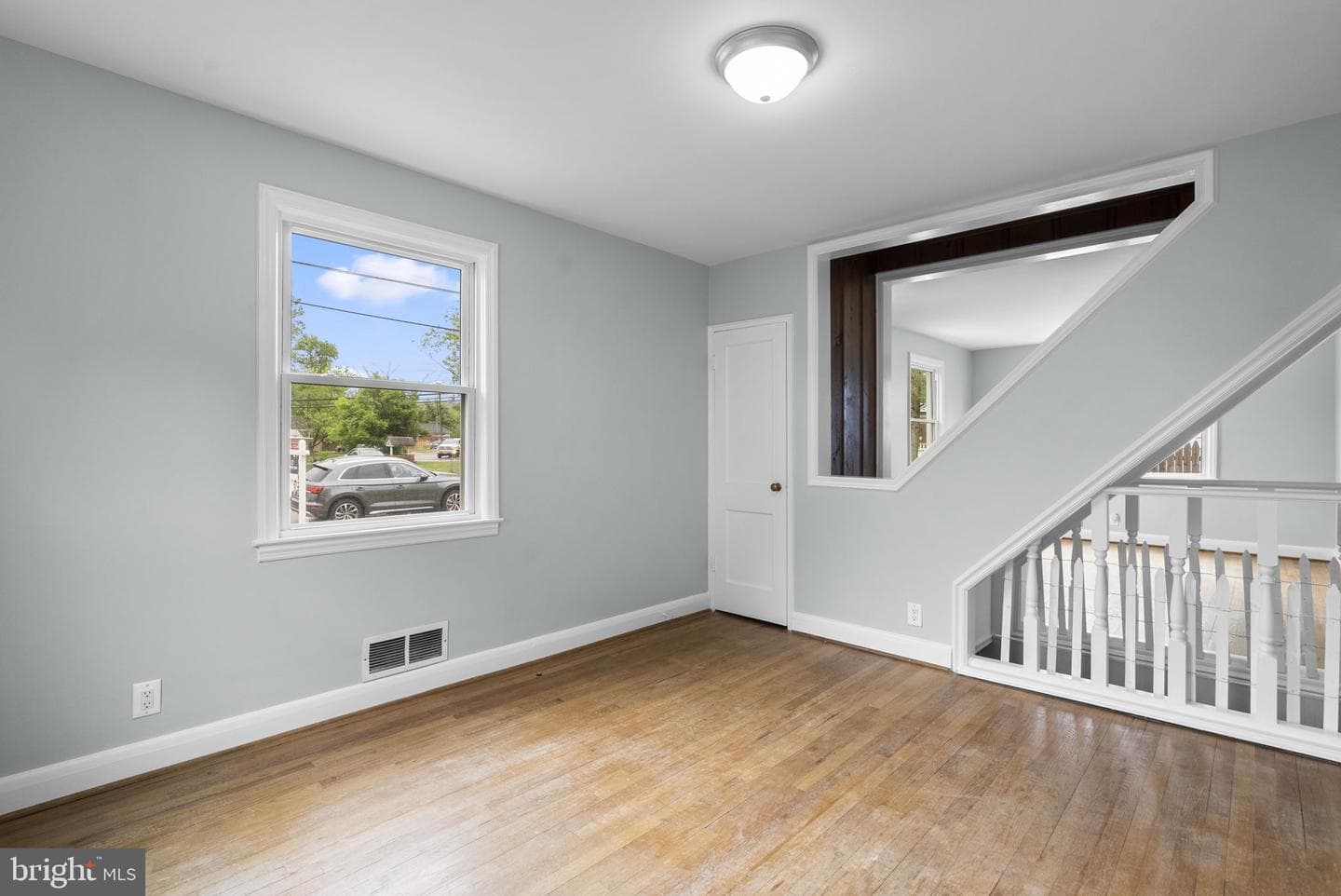 306 Vernon Ave photo 8